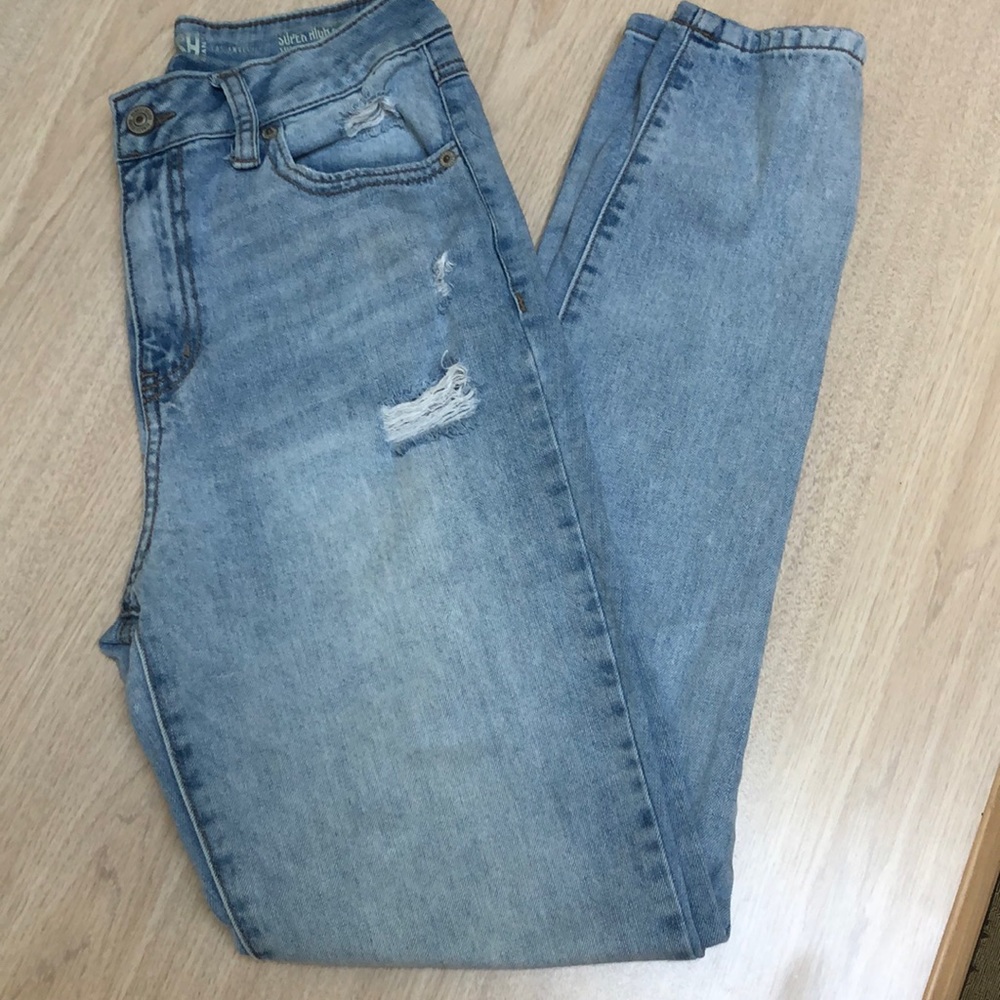 💕💓💞Classic Light Blue Women's Distressed Jeans